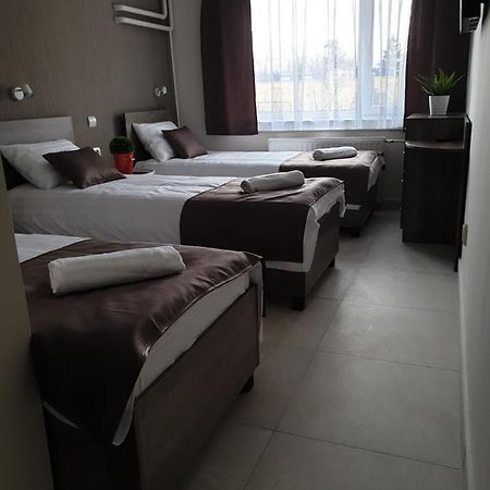 Familia Panzio & Apartmanhaz Gyor Luaran gambar