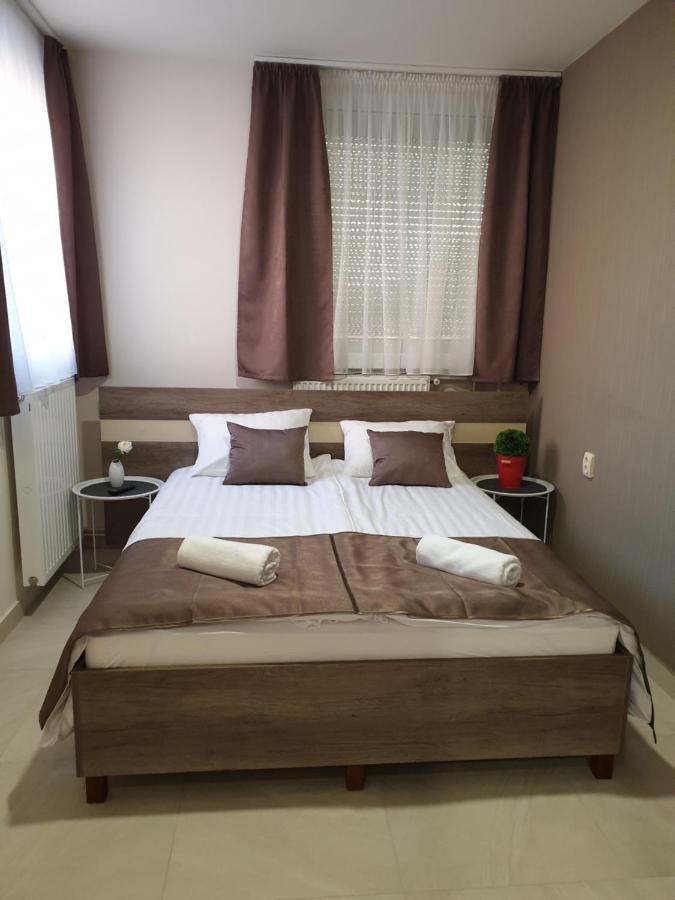 Familia Panzio & Apartmanhaz Gyor Luaran gambar