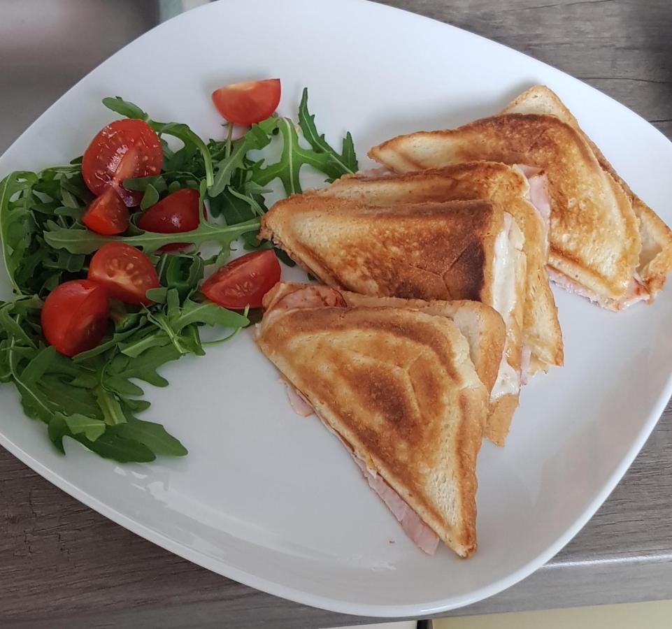 Familia Panzio & Apartmanhaz Gyor Luaran gambar