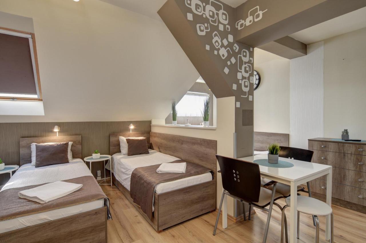 Familia Panzio & Apartmanhaz Gyor Luaran gambar