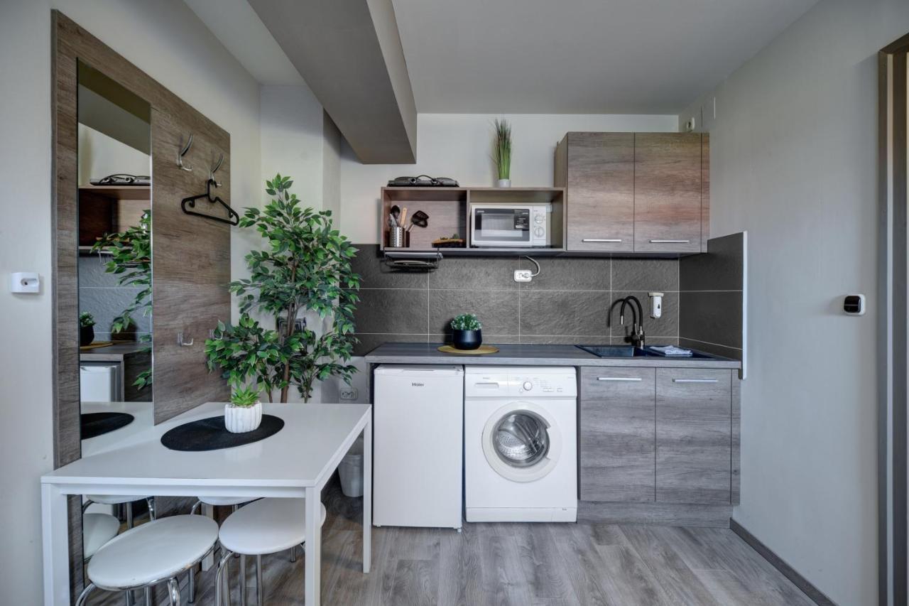 Familia Panzio & Apartmanhaz Gyor Luaran gambar