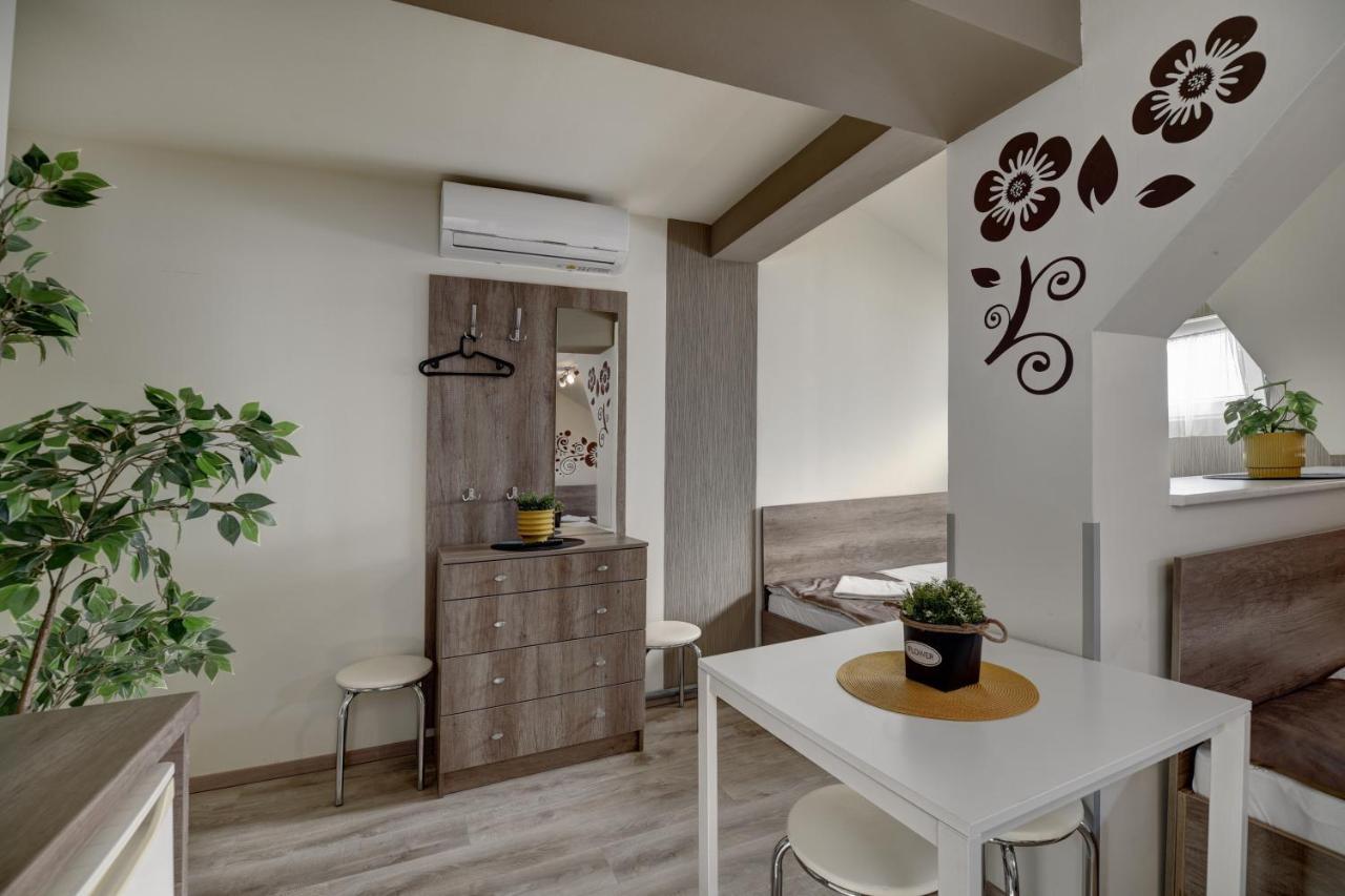 Familia Panzio & Apartmanhaz Gyor Luaran gambar