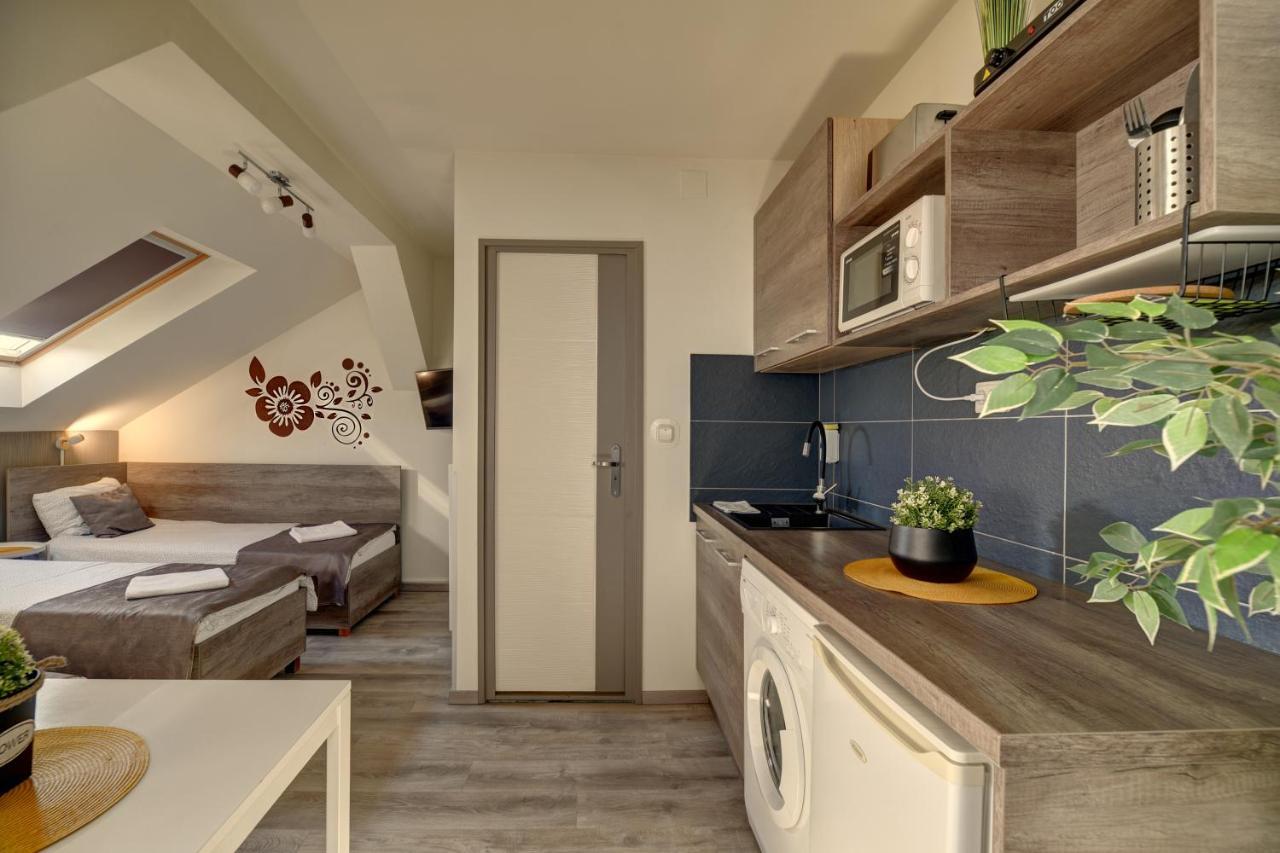 Familia Panzio & Apartmanhaz Gyor Luaran gambar